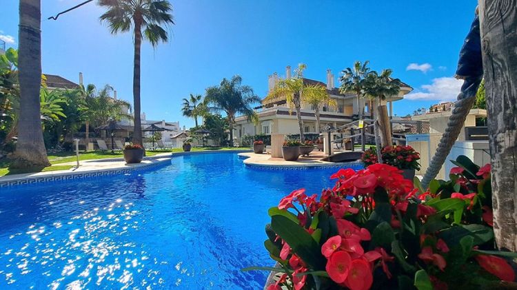 Apartment | Resale in Aloha in Aloha, Costa del Sol - Photo 3