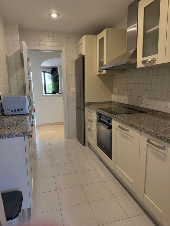 Apartment | Resale in Los Arqueros in Los Arqueros, Costa del Sol - Photo 4