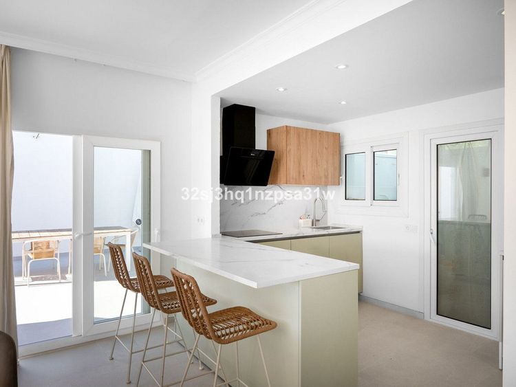 Penthouse | Resale in Nueva Andalucía in Nueva Andalucía Others, Costa del Sol - Photo 5