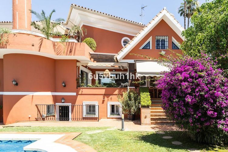 House | Resale in Alhaurín de la Torre in Alhaurín de la Torre, Costa del Sol - Photo 5