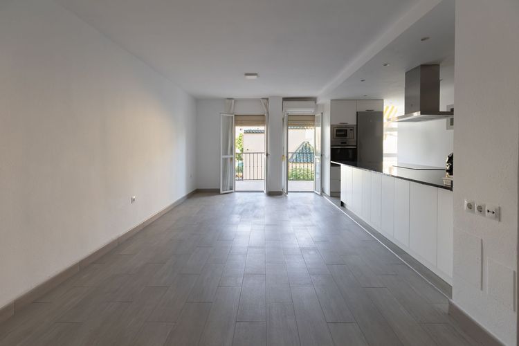 Apartment | Resale in Fuengirola in Fuengirola Others, Costa del Sol - Photo 2