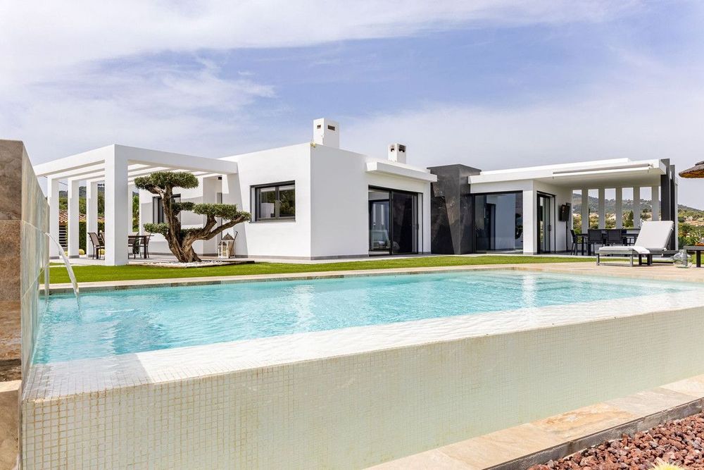 House | Resale in Alhaurín el Grande in Alhaurín el Grande, Costa del Sol - Main property photo