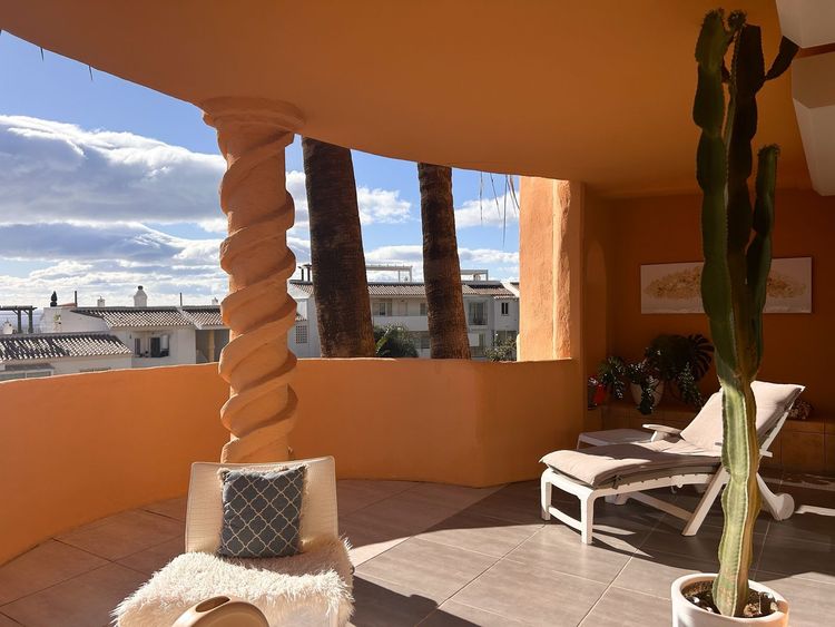 Apartment | Resale in Calahonda in Calahonda, Costa del Sol - Photo 2
