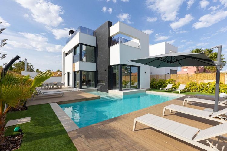 House | Resale in Torrevieja in Torrevieja, Costa Blanca - Photo 4