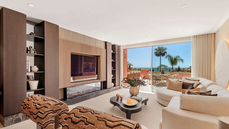 Apartment | Resale in Los Monteros in Los Monteros, Costa del Sol - Photo 2