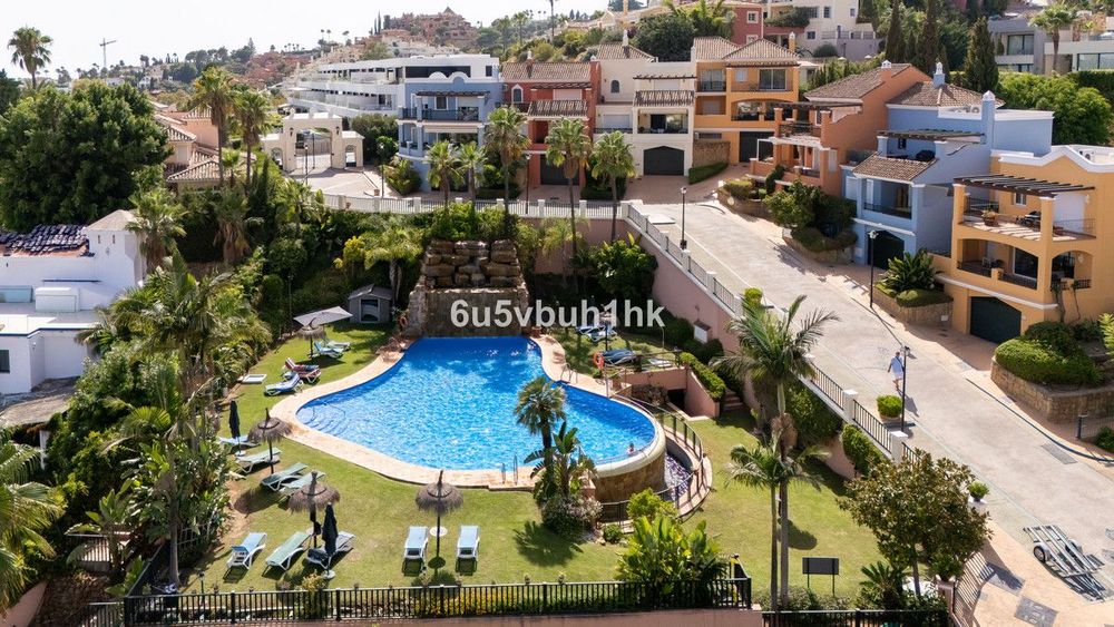 House | Resale in Nueva Andalucía - Property photo 1