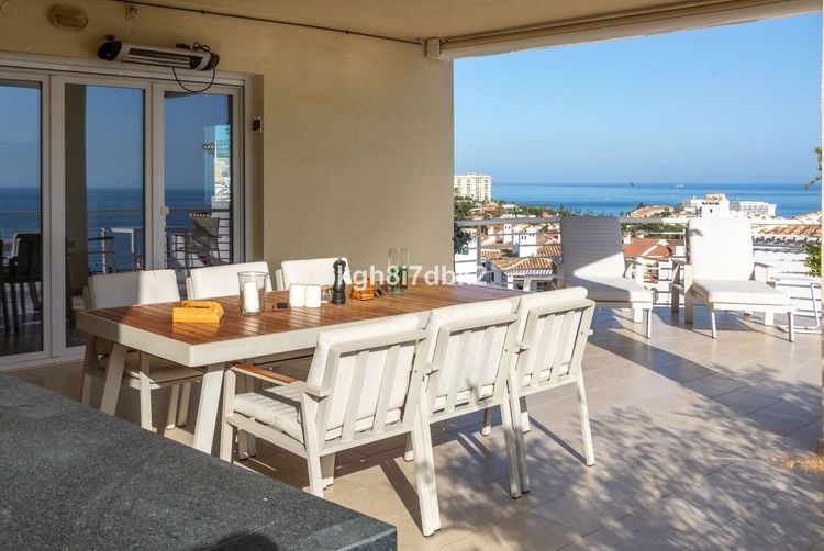 Apartment | Resale in Benalmadena in Benalmadena Others, Costa del Sol - Photo 2