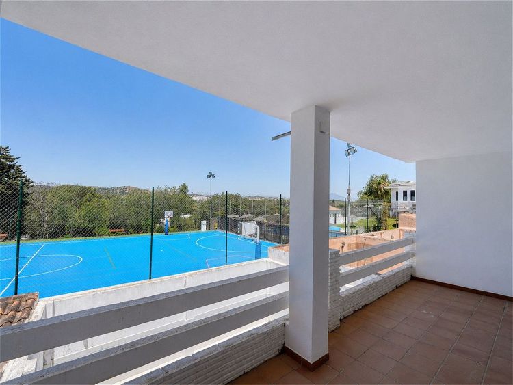 House | Resale in Casares in Casares Others, Costa del Sol - Photo 2