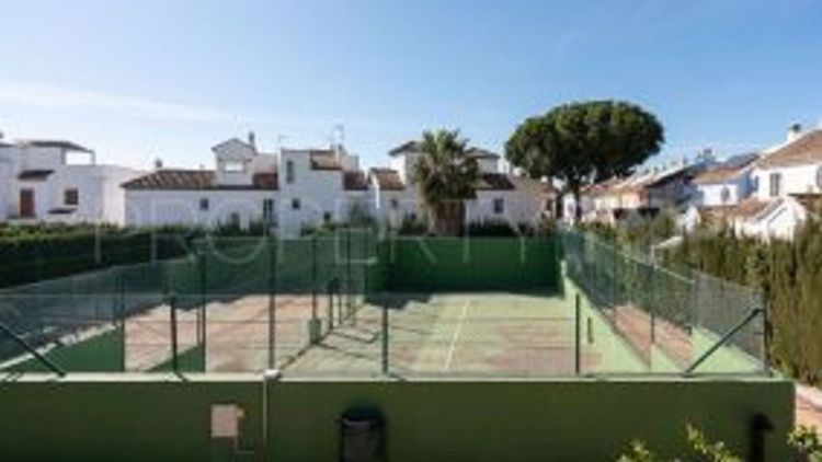 Apartment | Resale in Nueva Andalucía in Nueva Andalucía Others, Costa del Sol - Photo 5