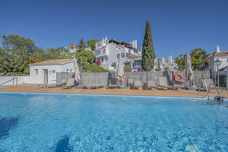 Apartment | Resale in Los Arqueros in Los Arqueros, Costa del Sol - Photo 4