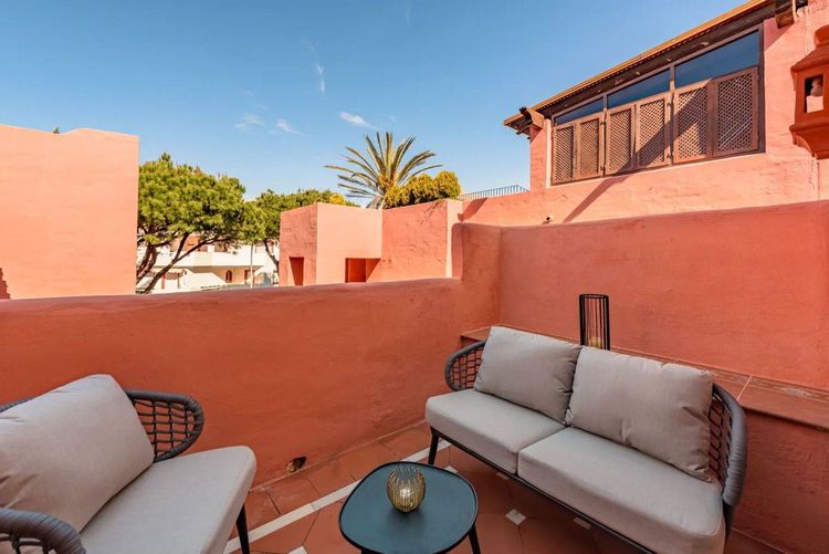 Apartment | Resale in Elviria in Elviria, Costa del Sol - Photo 2