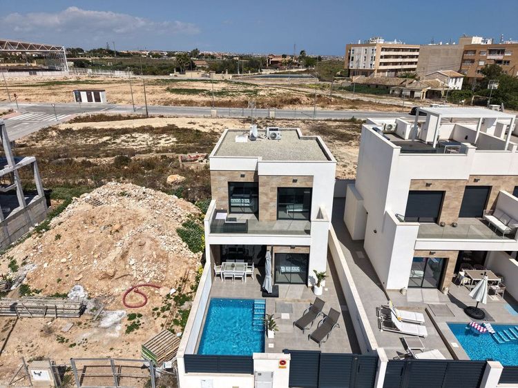 House | Resale in Los Montesinos in Los Montesinos, Costa Blanca - Photo 2