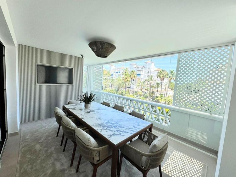 Apartment | Resale in Puerto Banús in Puerto Banús, Nueva Andalucía, Costa del Sol - Photo 2