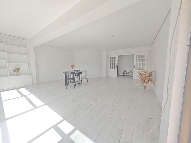 Apartment | Resale in La Carihuela in La Carihuela, Costa del Sol - Photo 2