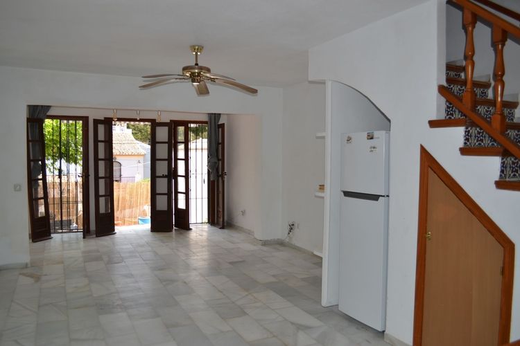 House | Resale in Elviria in Elviria, Costa del Sol - Photo 5
