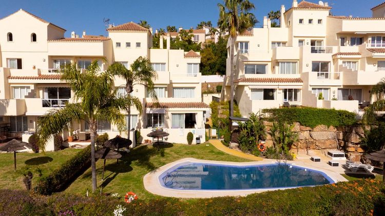 Apartment | Resale in Benahavís in Benahavís Others, Costa del Sol - Photo 2