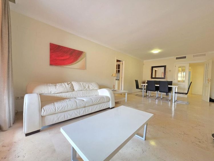 Apartment | Resale in Elviria in Elviria, Costa del Sol - Photo 2
