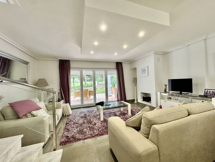 House | Resale in Cabopino in Cabopino, Costa del Sol - Photo 5