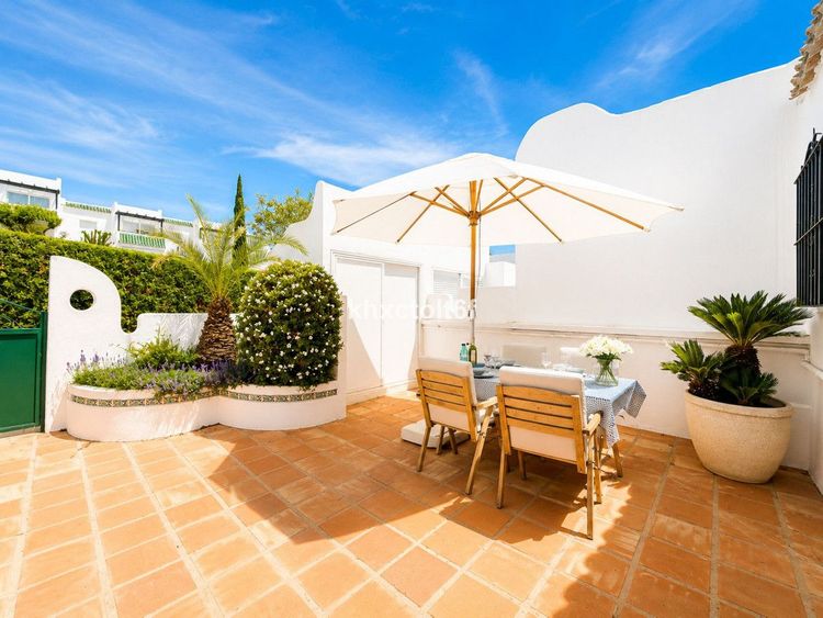 House | Resale in Aloha in Aloha, Costa del Sol - Photo 4