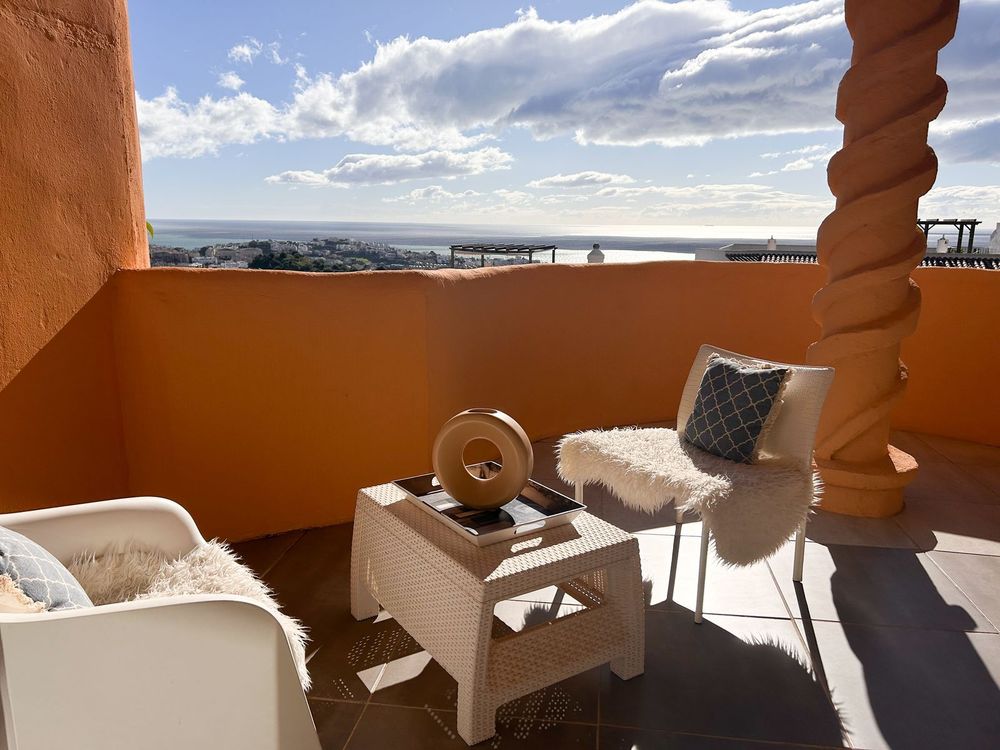 Apartment | Resale in Calahonda in Calahonda, Costa del Sol - Main property photo