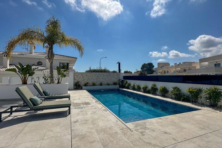 House | Resale in Villamartin in Villamartin, Costa Blanca - Photo 3