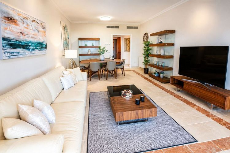 Apartment | Resale in Los Flamingos in Los Flamingos, Costa del Sol - Photo 3
