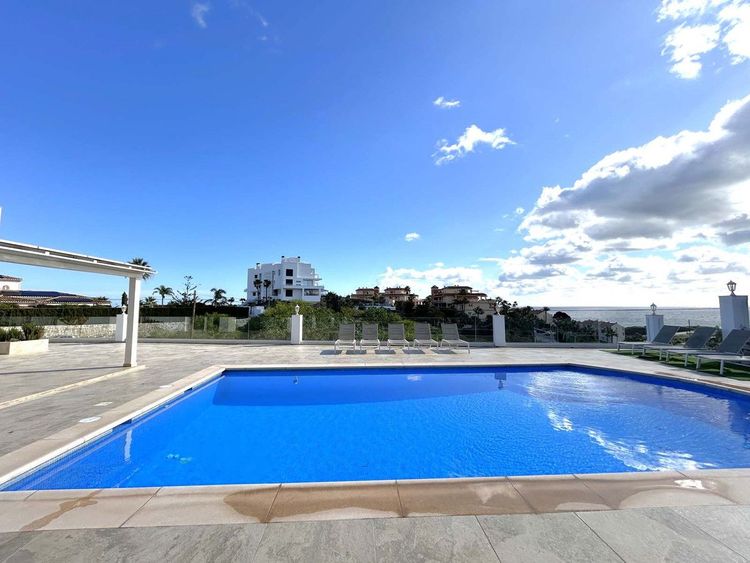 House | Resale in Mijas Costa in El Faro, Costa del Sol - Photo 4