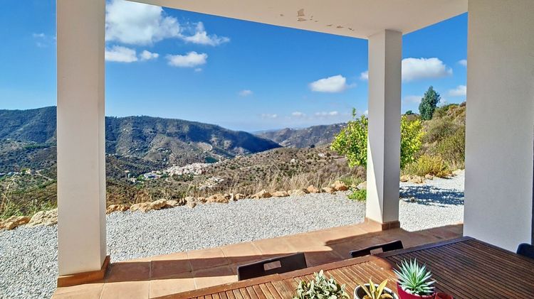 House | Resale in Arenas in Arenas, Costa del Sol - Photo 5