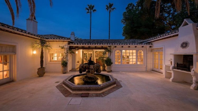 House | Resale in Los Flamingos in Los Flamingos, Costa del Sol - Photo 3