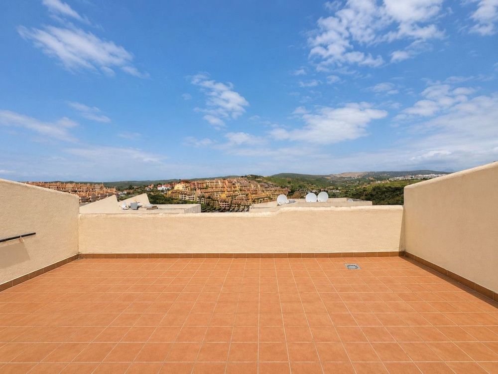 Penthouse | Resale in La Duquesa in La Duquesa, Costa del Sol - Main property photo