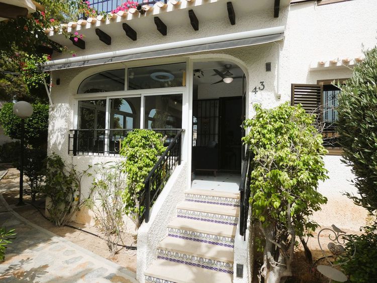 House | Resale in Cabo Roig in Cabo Roig, Costa Blanca - Photo 2