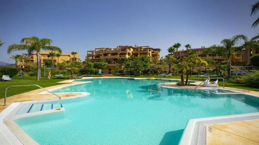 Apartment | Resale in El Paraiso in El Paraiso, Costa del Sol - Main property photo