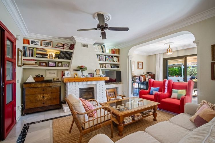 House | Resale in Marbella in Marbella Others, Costa del Sol - Photo 5