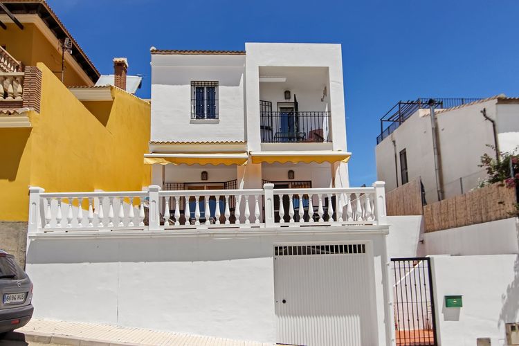 House | Resale in Periana in Periana, Costa del Sol - Photo 3