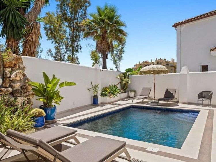 House | Resale in Selwo in Selwo, Costa del Sol - Photo 2