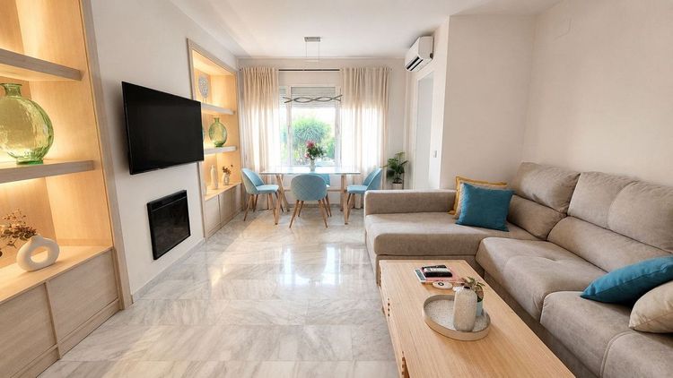 Apartment | Resale in New Golden Mile in New Golden Mile, Estepona East Others, Costa del Sol - Photo 2