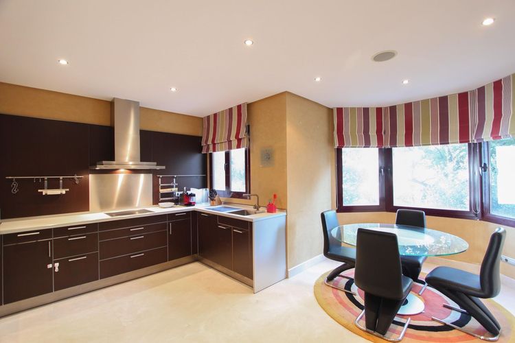 Apartment | Resale in Puerto Banús in Puerto Banús, Costa del Sol - Photo 5