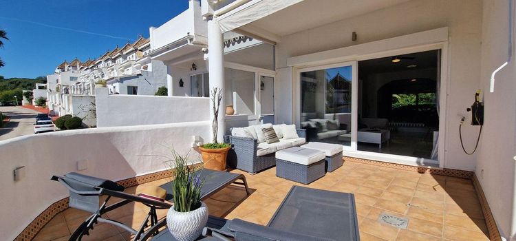 House | Resale in La Duquesa in La Duquesa, Costa del Sol - Photo 2