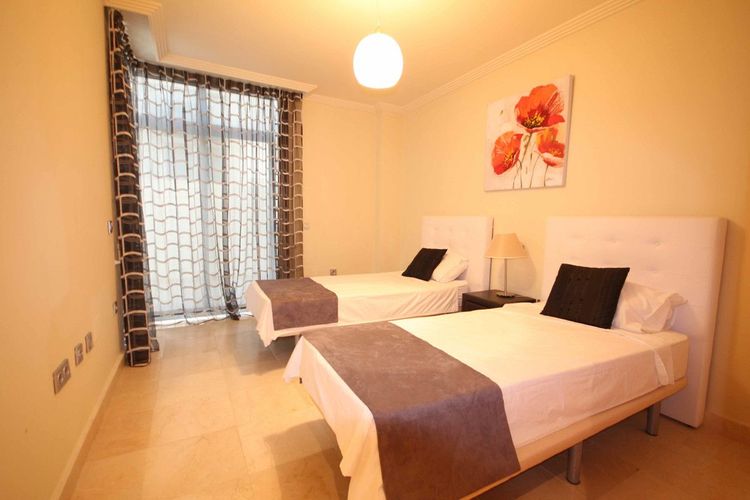 Apartment | Resale in Benahavís in Benahavís Others, Costa del Sol - Photo 5