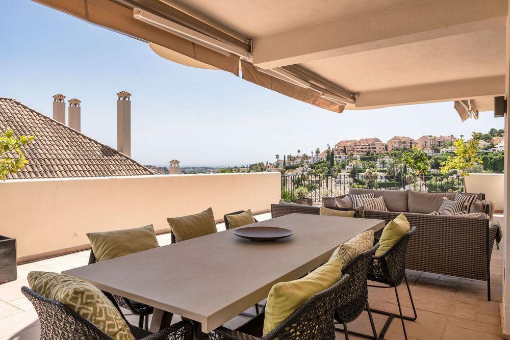 Apartment | Resale in Nueva Andalucía in Nueva Andalucía Others, Costa del Sol - Main property photo