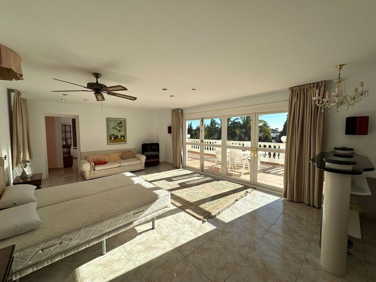 House | Resale in Marbesa in Marbesa, Costa del Sol - Photo 4