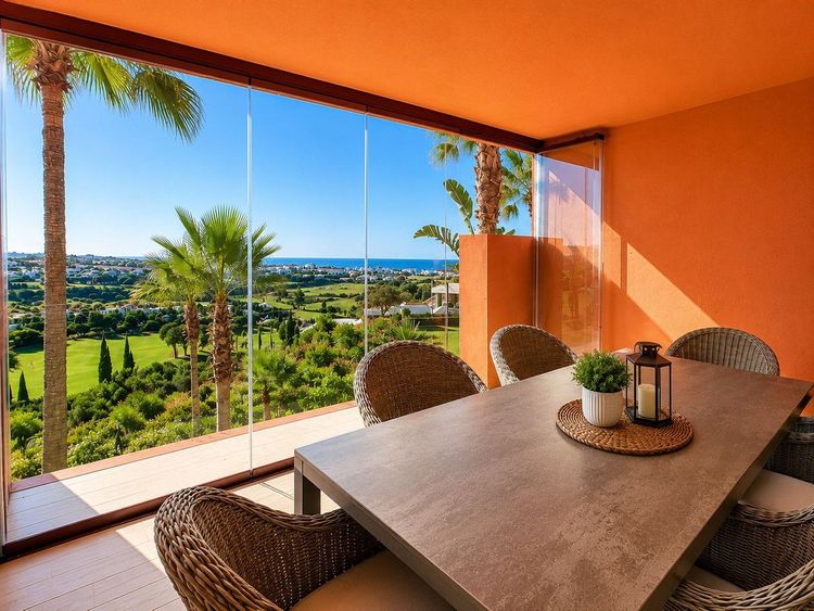 Apartment | Resale in Los Flamingos in Los Flamingos, Costa del Sol - Photo 3