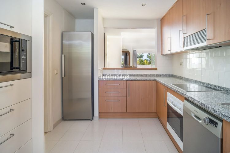 Apartment | Resale in Benahavís in Benahavís, Costa del Sol - Photo 5