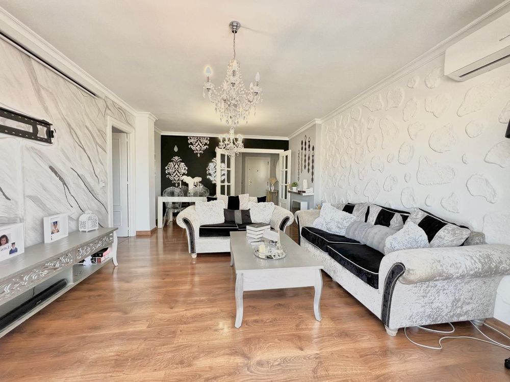 Apartment | Resale in Las Lagunas in Las Lagunas, Costa del Sol - Main property photo