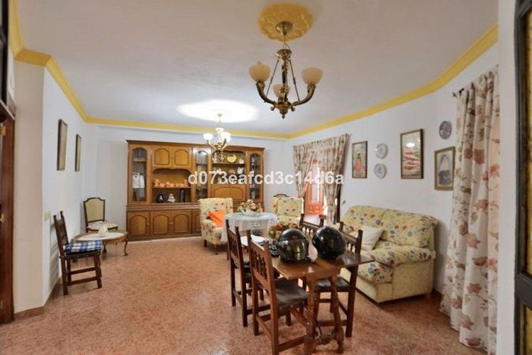 House | Resale in Ronda in Ronda, Serranía de Ronda, Costa del Sol - Photo 4