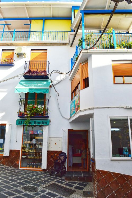 listing card gallery