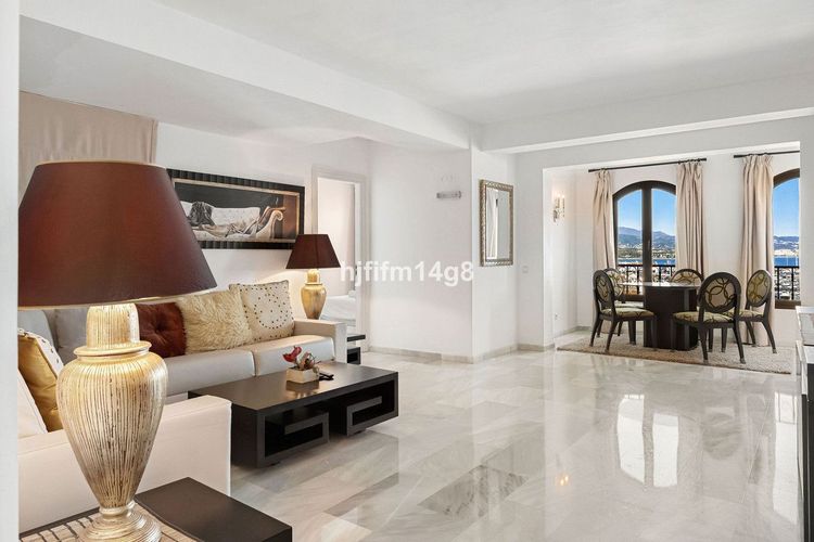 Apartment | Resale in Puerto Banús in Puerto Banús, Costa del Sol - Photo 3