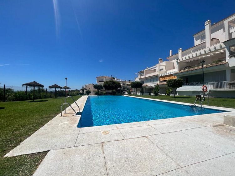 Apartment | Resale in Río Real in Río Real, Costa del Sol - Photo 2
