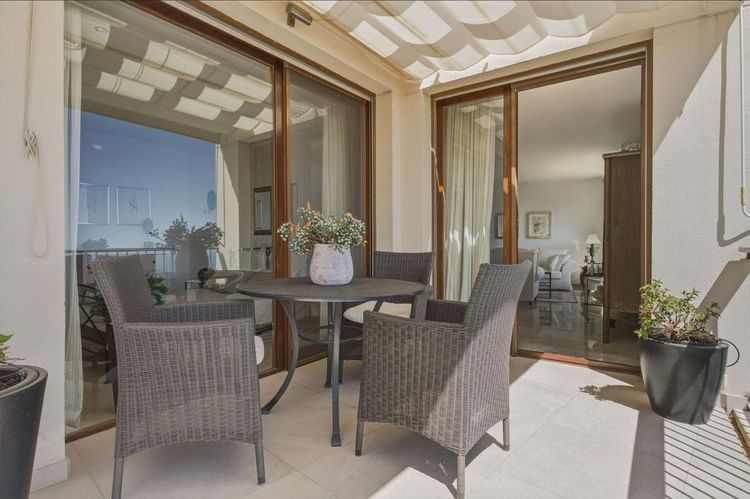 Apartment | Resale in Altos de los Monteros in Altos de los Monteros, Costa del Sol - Photo 5