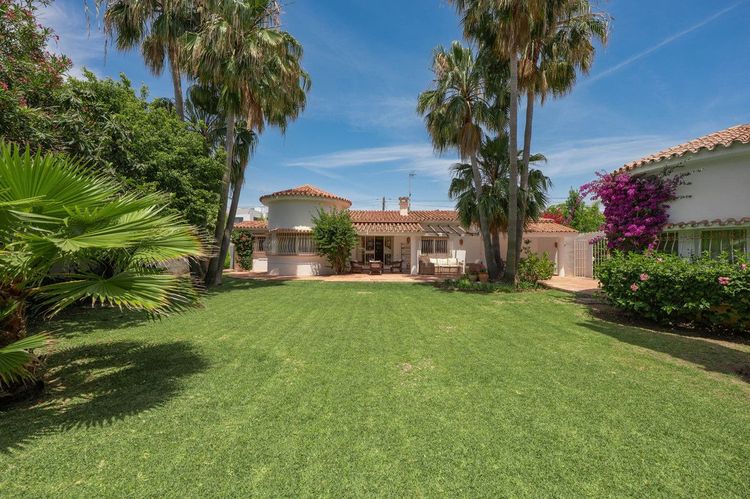 House | Resale in San Pedro de Alcántara in San Pedro de Alcántara Others, Costa del Sol - Photo 5